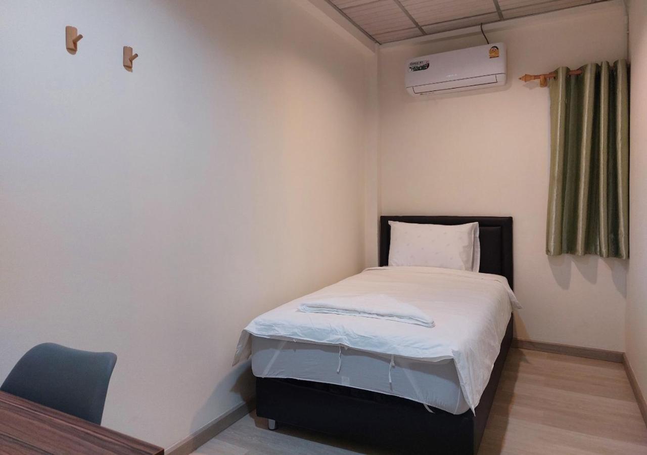Chaiwat Hostel Bangkok Ngoại thất bức ảnh